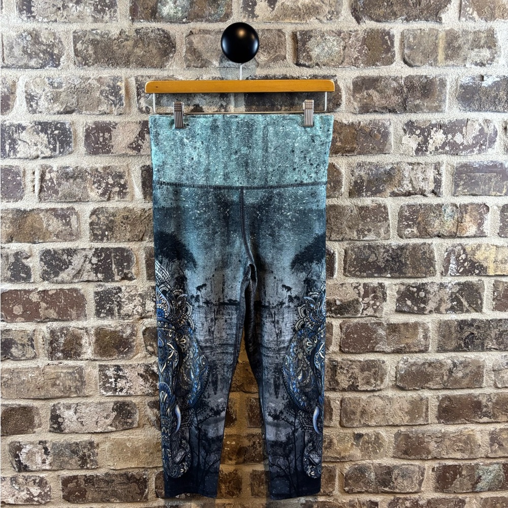 Evolution and Creation Teal &  Black Hindu Elephant Cropped Leggings Womens Sz M